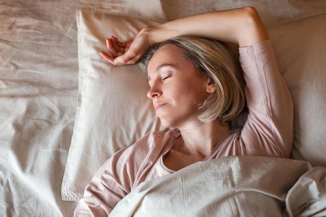 Ile trzeba spać w nocy, by nie chorować? Naukowcy podają konkretną liczbę 