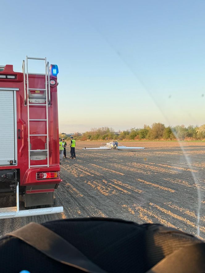 Awionetka runęła na ziemię na lotnisku w Gliwicach. Leciały nią dwie osoby