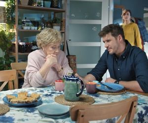 M jak miłość odc. 1863. Kama (Michalina Sosna), Marcin (Mikołaj Roznerski), Barbara (Teresa Lipowska)