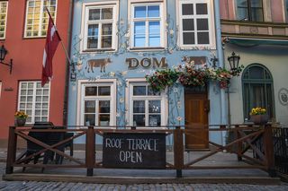 Tak smakuje Łotwa. Tych specjałów musisz spróbować podczas wizyty w Rydze