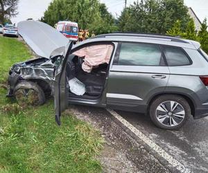 W Jadownikach karetka zderzyła się ze Skodą