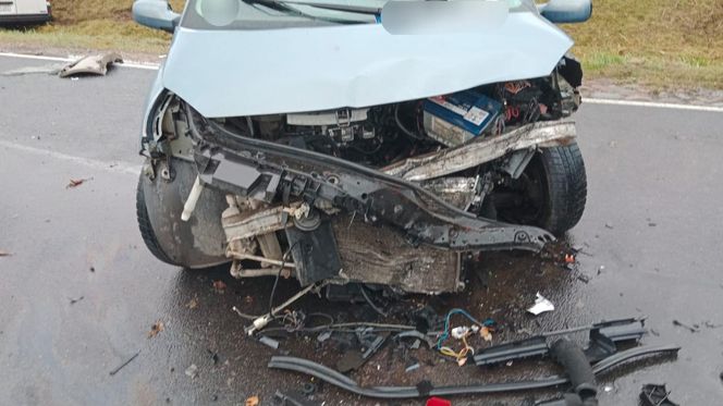 Poważny wypadek w Baranowie. Zderzyły się trzy auta. Wśród rannych 7-letnie dziecko