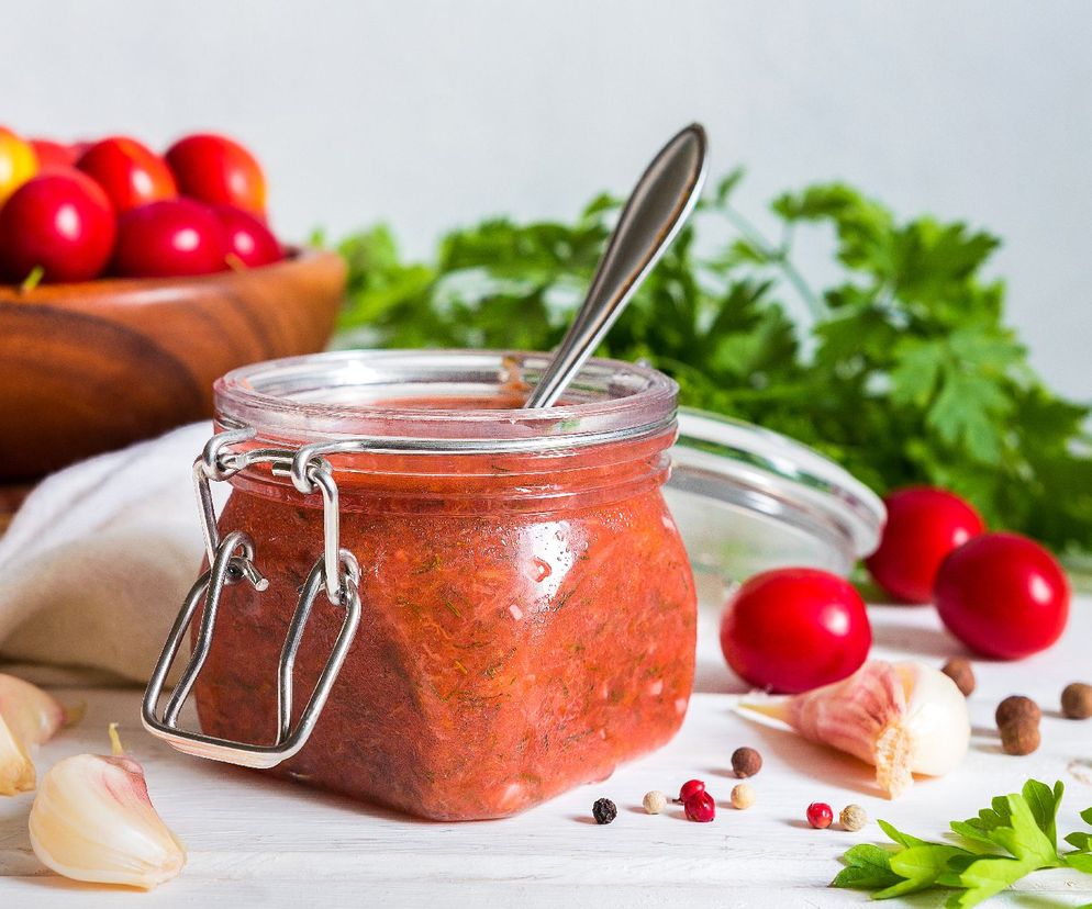 Tkemali z mirabelek: przepis na gruziński sos do mięsa