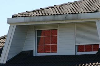 Czym zasłonić okno w dachu