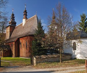 To jedna z najciekawszych wsi w Małopolsce. Jej nazwa jest owiana tajemnicą