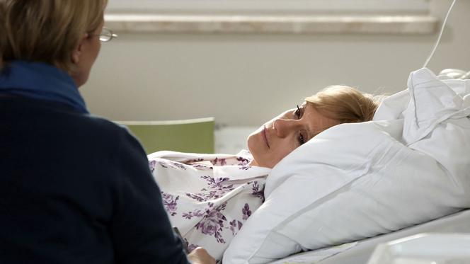 Barwy szczęścia odc. 1415 Dominika Sadowska (Aleksandra Woźniak), Regina (Ewa Serwa)