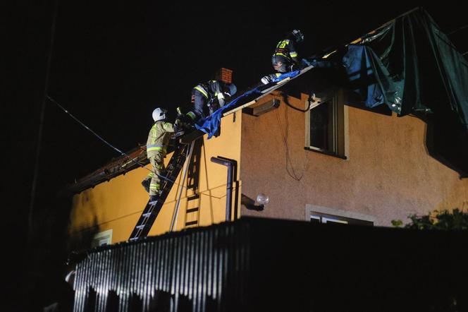   Groźne nawałnice przetoczyły się przez Polskę. Zerwane dachy, zalane drogi, połamane drzewa