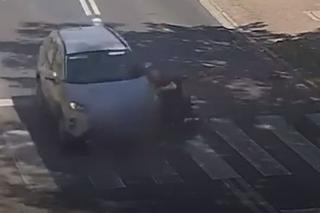 Przerażający wypadek w Sulechowie! Niepełnosprawny mężczyzna wyleciał z wózka po potrąceniu na przejściu [ZDJĘCIA] 