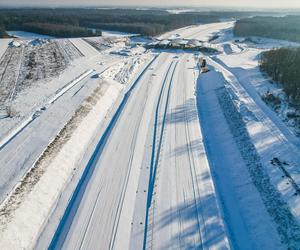 Autostrada A2 do Siedlec z lotu ptaka w ziomowej scenerii 