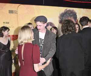 Premiera LARP. Miłość, trolle i inne questy: Pawł Deląg z partnerką