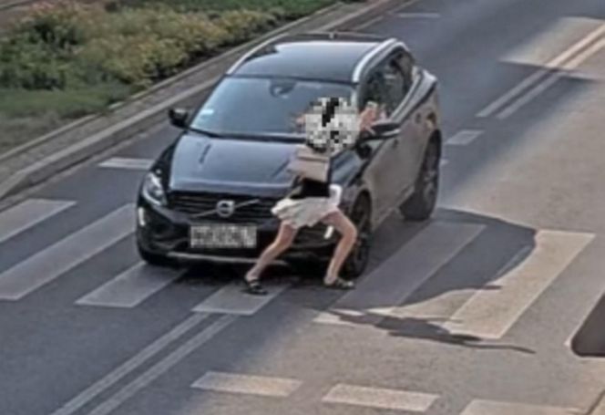  Łódź. Kobieta potrącona na przejściu. Patrzyła nie na drogę, tylko w telefon [ZDJĘCIA]