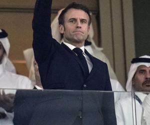 Prezydent Francji nie mógł się pohamować! Nie szczędził pieszczot 69-letniej żonie. Na trybunach zrobiło się naprawdę gorąco