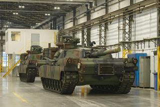 Pierwsze polskie Abramsy już w poznańskich zakładach WZM. Przejdą przegląd po podróży