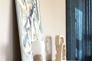 Mieszkanie w stylu skandynawskim w beżach i błękitach