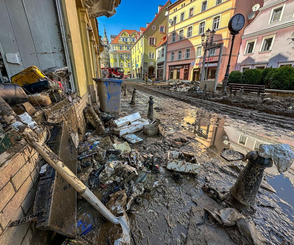  Powódź w Kłodzku. Ołtarze pływały w kilku metrowej wodzie. Ta powódź była najgorsza