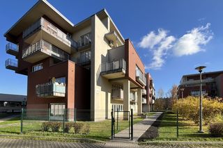 Teligi 26 w Krakowie. Blok z ukrytym balkonem