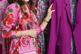 Olga Kalicka skrywa ciążę pod sukienką. Wygląda pięknie!