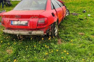 Kierowca przeleciał przez ogrodzenie