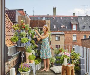 Balkony i loggie w różnych stylach – podniebny ogródek