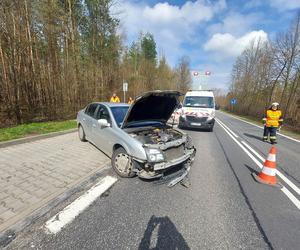 Pod Lubienią dachowało auto osobowe. Jedna osoba poszkodowana