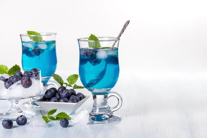 Lemoniada borówkowa z syropem blue curacao: przepis