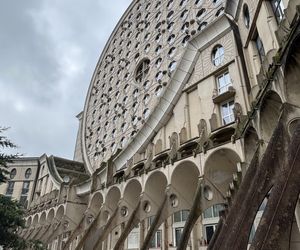 Picasso's Arenas. Budynek mieszkalny położony w Noisy-le-Grand pod Paryżem