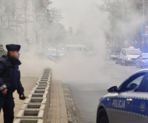 Zamknięta ulica w centrum Warszawy. Tajemnicze ćwiczenia, chodzi o ambasadę.