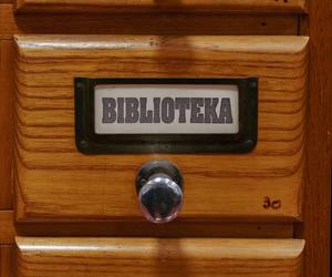 Biblioteka Uniwersytetu Opolskiego - zdjęcia. Zobacz zachowane wnętrza z lat 70.
