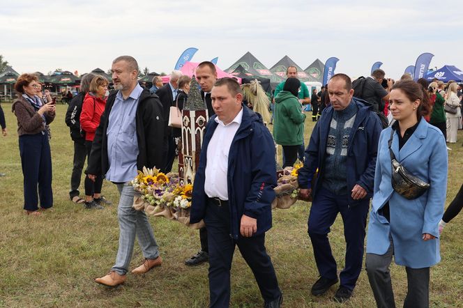 Korowód dożynkowy na dożynkach wojewódzkich 2025 w Świdniku