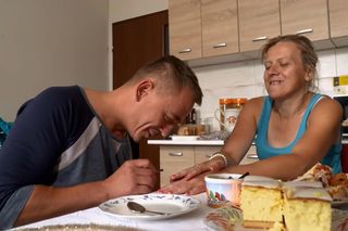 Snajper z Chłopaków do wzięcia mieszka w pustostanie – oto, jak dziś wygląda jego życie