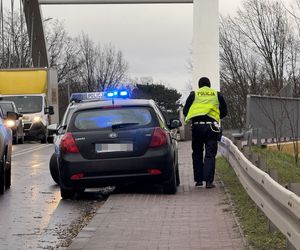  Śmiertelny wypadek na wiadukcie w Grodzisku Mazowieckim. Kierowca zasłabł za kierownicą