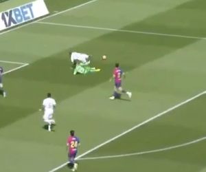 Barcelona - Real: Szczęsny wyciął Mbappe równo z ziemią! Sceny w El Clasico [WIDEO]