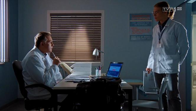 M jak miłość, odc. 1499. Artur Rogowski (Robert Moskwa), Maciej Kalicki (Aleksander Kaleta)