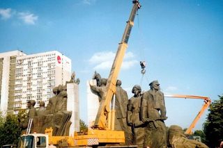 Te pomniki były symbolami stolicy.  Dziś już nie istnieją