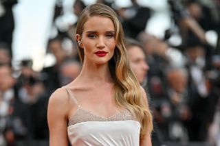 Znamy najnowsze trendy w koloryzacji włosów. Te odcienie będą królować w najbliższych miesiącach! 