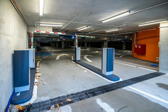 Nowy parking na Placu Powstańców Warszawy