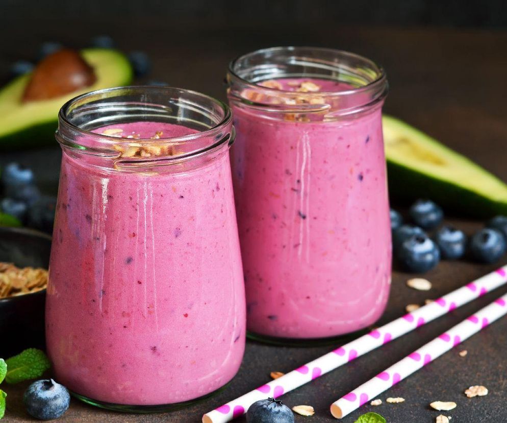 mus z awokado i borówek