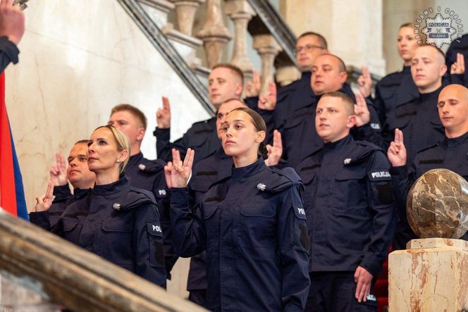 Nowi policjanci zasilili szeregi śląskiej policji! Wśród nich osiem policjantek