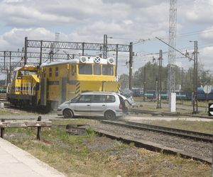 Kontrolowane zderzenie pociągu z osobówką