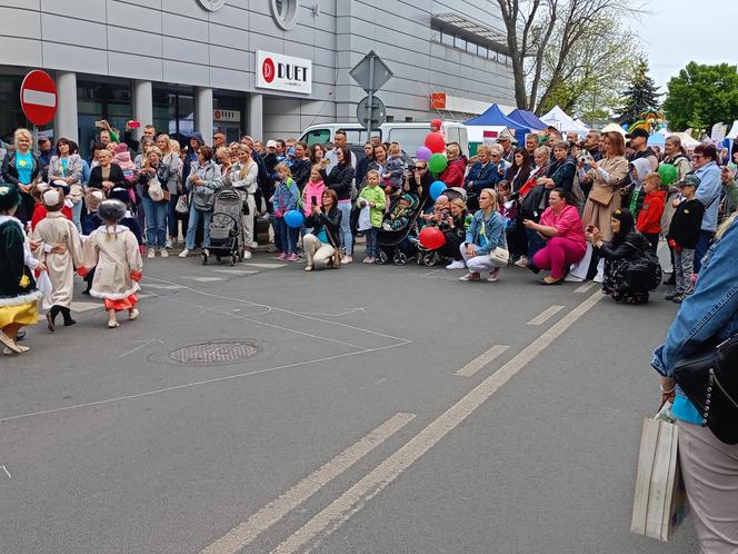 Podczas Jarmarku św. Stanisława nie zabrakło pokazów tańców ludowych 