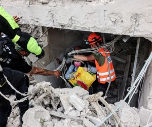 Izrael w ogniu. Atak Iranu: Budynki w Tel Awiwie zniszczone