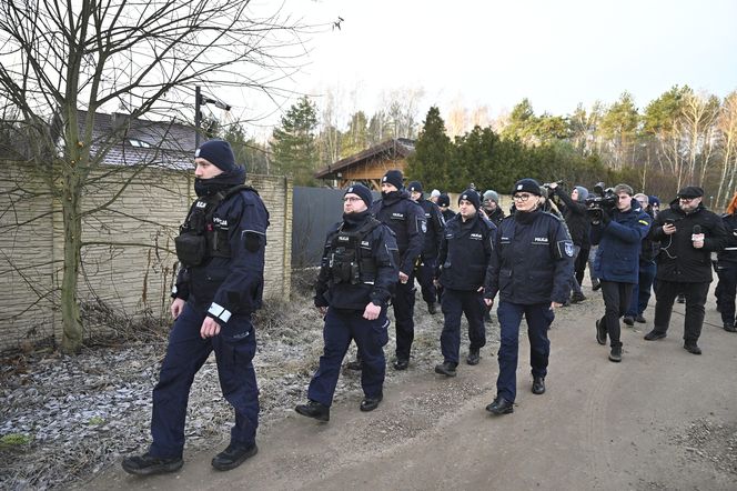 Policjanci pojawili o świcie przed domem Zbiginewa Ziobro w Jeruzalu (woj. łódzkie). Mieli doprowadzić go na przesłuchanie przed sejmową komisję śledczą ds. Pegasusa. Polityka nie było na miejscu