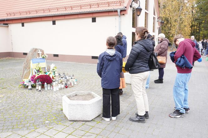 Tłumy na cmentarzu na Miłostowie