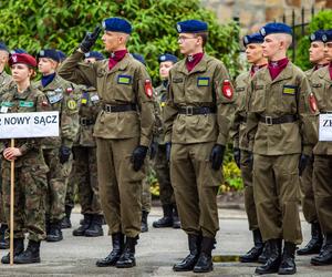 Uczniowie ZS nr 2 podczas Przeglądu Musztry Klas Mundurowych w Gromniku