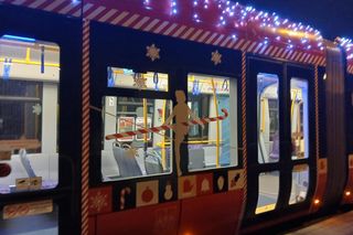 Po Bydgoszczy jeździ wyjątkowy tramwaj. Cuć w nim świąteczną atmosferę 