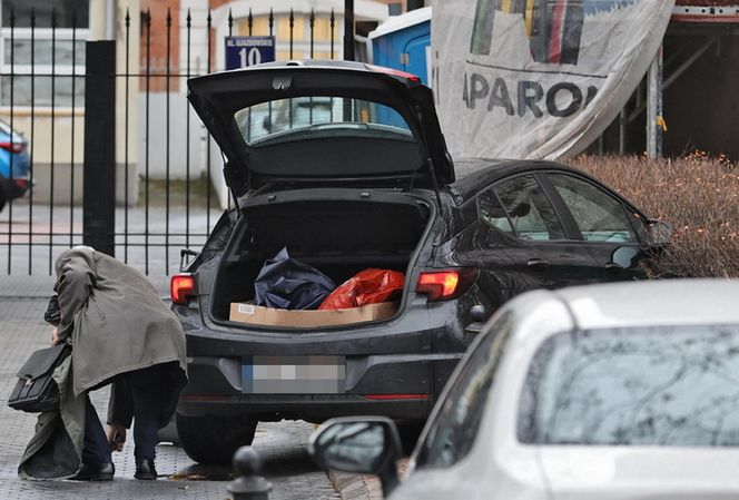 Ardanowski zaparkował jak na polu