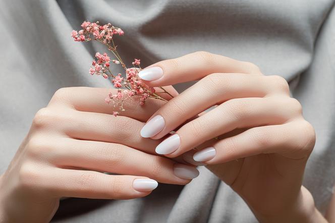 Boskie paznokcie na lato 2023. Modny manicure na długie paznokcie 