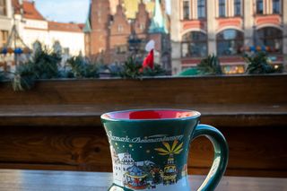 Jarmark Bożonarodzeniowy 2024 we Wrocławiu. Tak będzie wyglądał tegoroczny kubeczek!