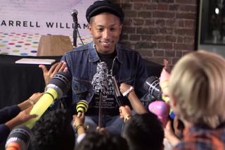 Pharrell Williams konferencja prasowa z dziećmi