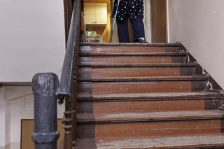 Schorowana staruszka załatwia się do wiadra, myje się u sąsiadki. Boję się, że umrę w tej norze